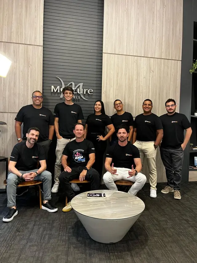 Time da LookLead reunido no escritório em São Paulo